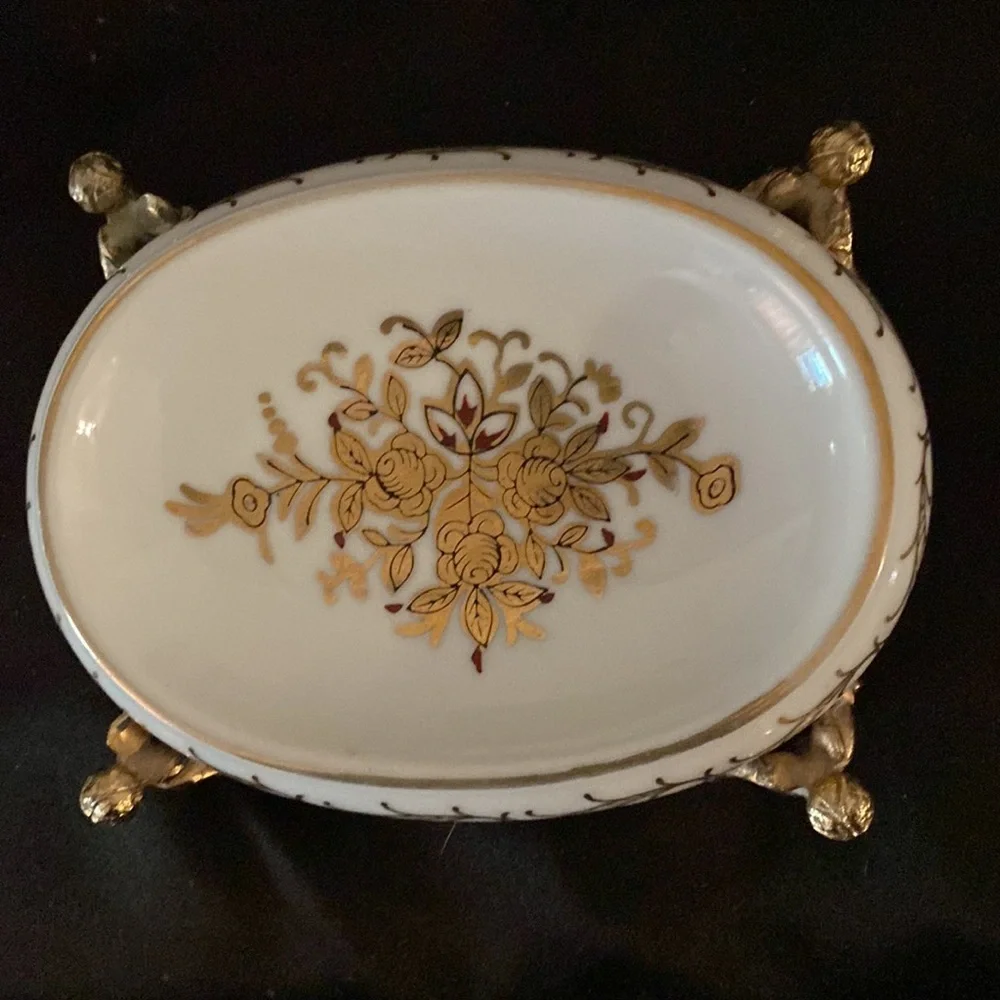 Elegant Gold and White Soap Dish
